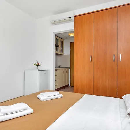Studio Uvala Pokrivenik 2073d * Jelsa (Hvar)