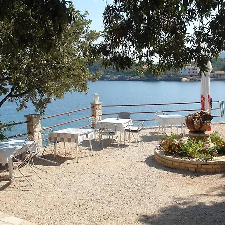 Studio Uvala Pokrivenik 2073d * Jelsa (Hvar)